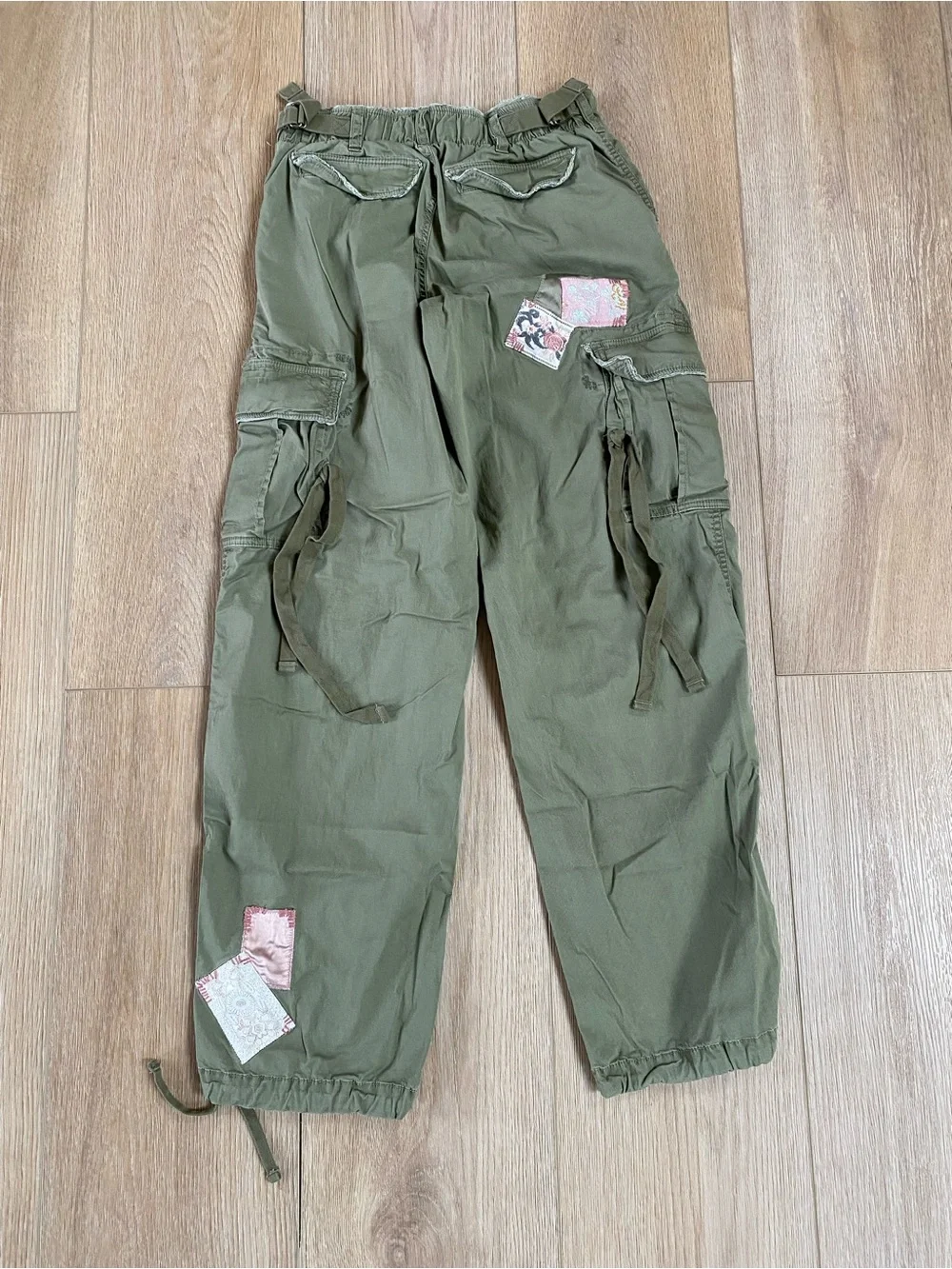 Abercrombie & Fitch Low Rise Ultra Loose Cargo Pants